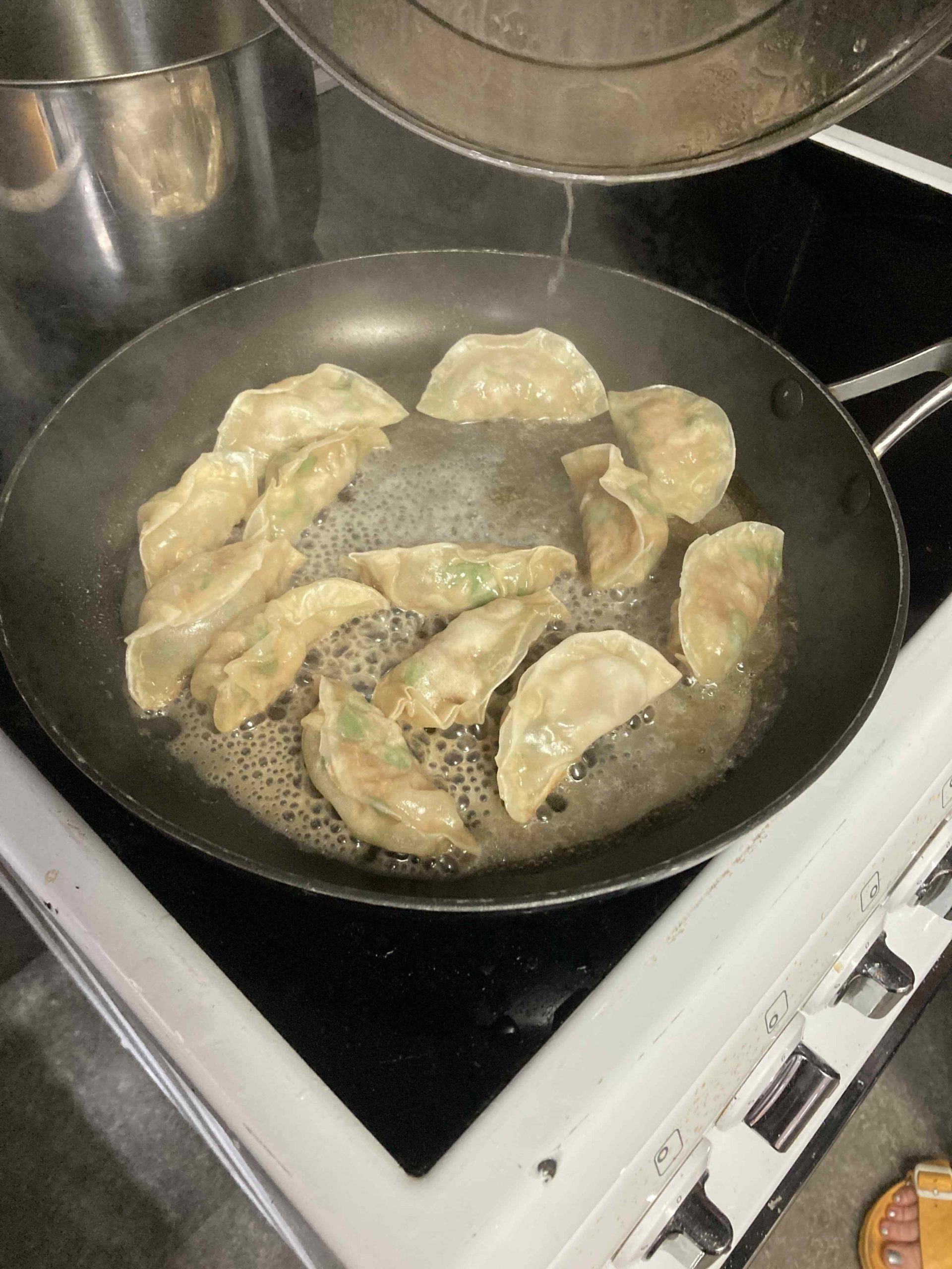 Frying pan frying food